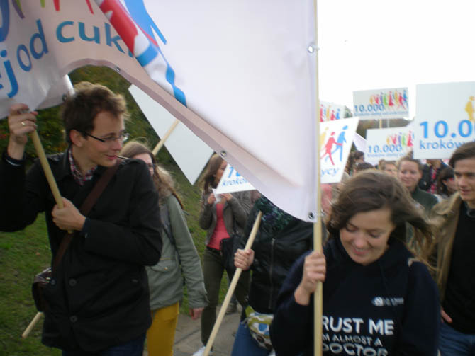 Aktywni uczestnicy marszu na Malta Ski w Poznaniu